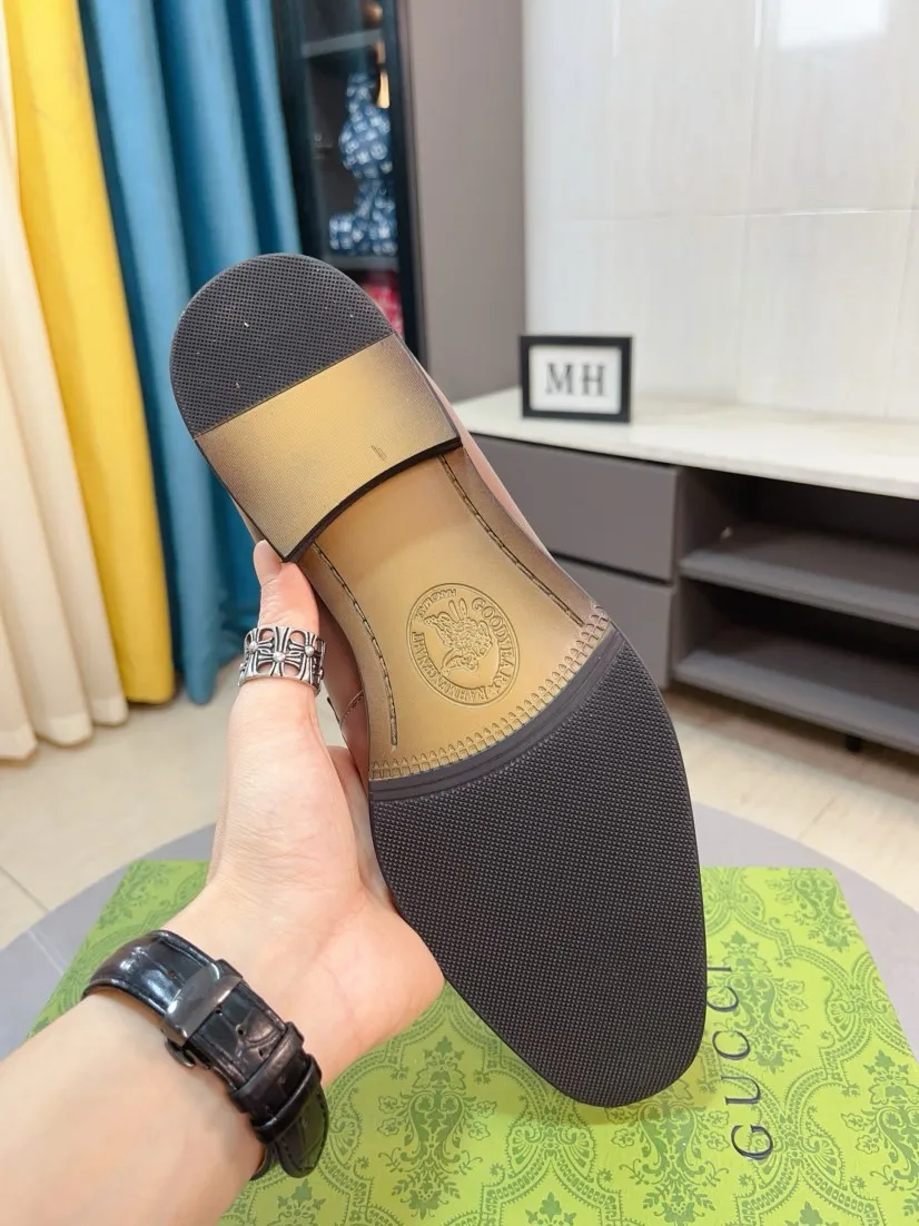 Men's shoes 💰500🌹🌹[GUCCI Gucci] A new style of formal men's leather shoes is coming ~ The original quality upper is made of Italian cowhide➕The leather is soft and delicate, comfortable and soft. The top layer of genuine leather, rubber wear-resistant outsole, the shoe shape is dignified and domineering, and the luxury charm is not concealed! The natural and free nouveau riche leads the trend. Code number: 38-44